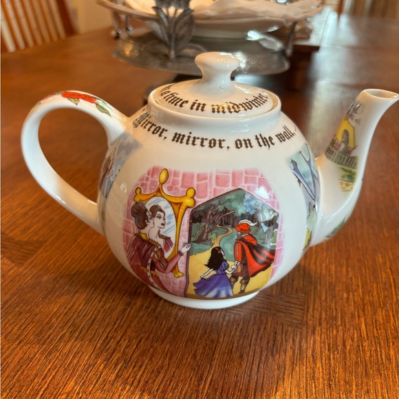 Snow White Ceramic Teapot - Picture 2 of 2